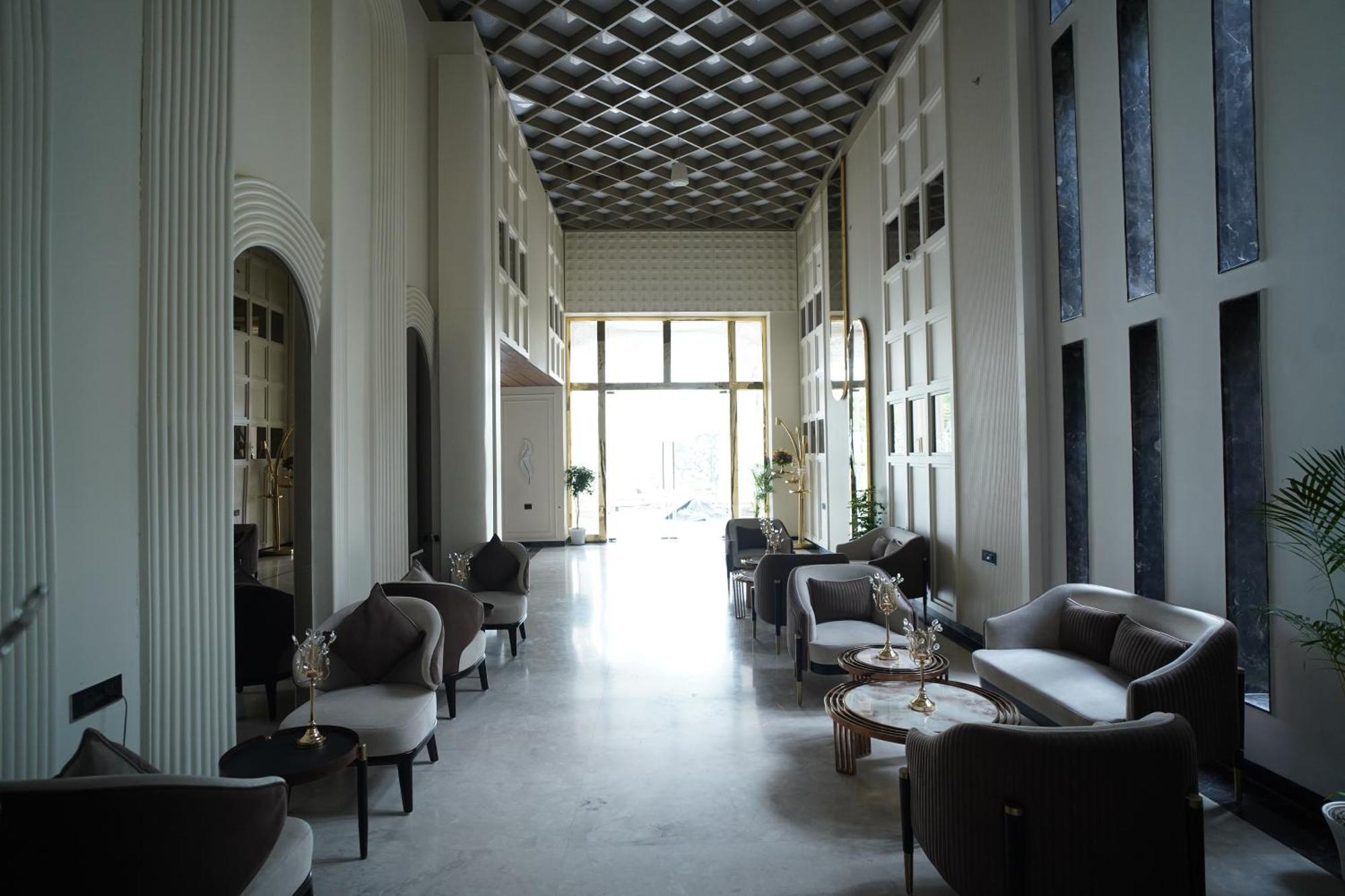 Ornate Lucknow Hotel Buitenkant foto